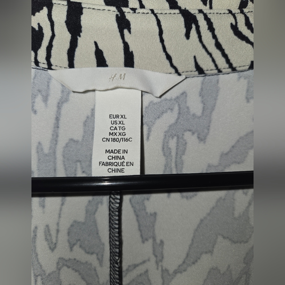 NWOT H&M Printed Shirt Dress - Picture 4 of 5